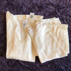 NWT Warm n' Silky Women’s Lace Trimmed Pajamas